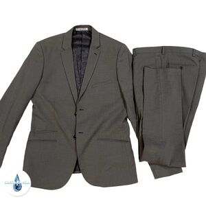 Unworn grey suit by Paisley & Gray